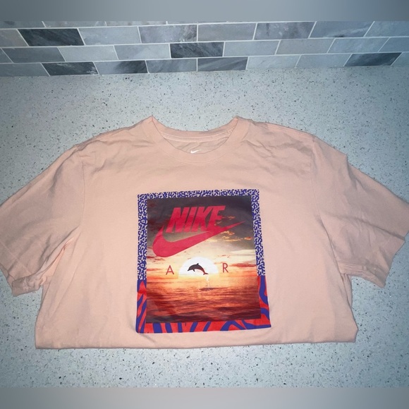 Nike Tshirt - Picture 1 of 2